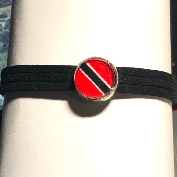 Trinidad and Tobago Flag Glass Dome adjustable Suede Bracelet - Picture 2 of 6